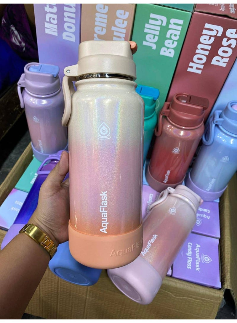 أكوافلاسك زجاجة مياه معزولة بتفريغ الهواء من أكوافلاسك بنكهة حلوى غزل البنات، سعة 1.18 لتر (40 أونصة)، بلون بودنغ الكراميل - Image 2